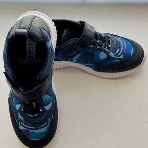 Kids Blue Camouflage Sneakers – Size 12 US 👟💙